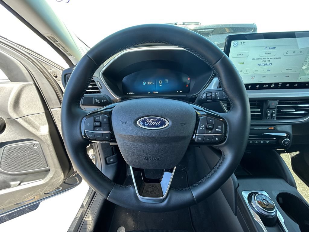 Used 2025 Ford Escape Platinum AWD/4WD image 16