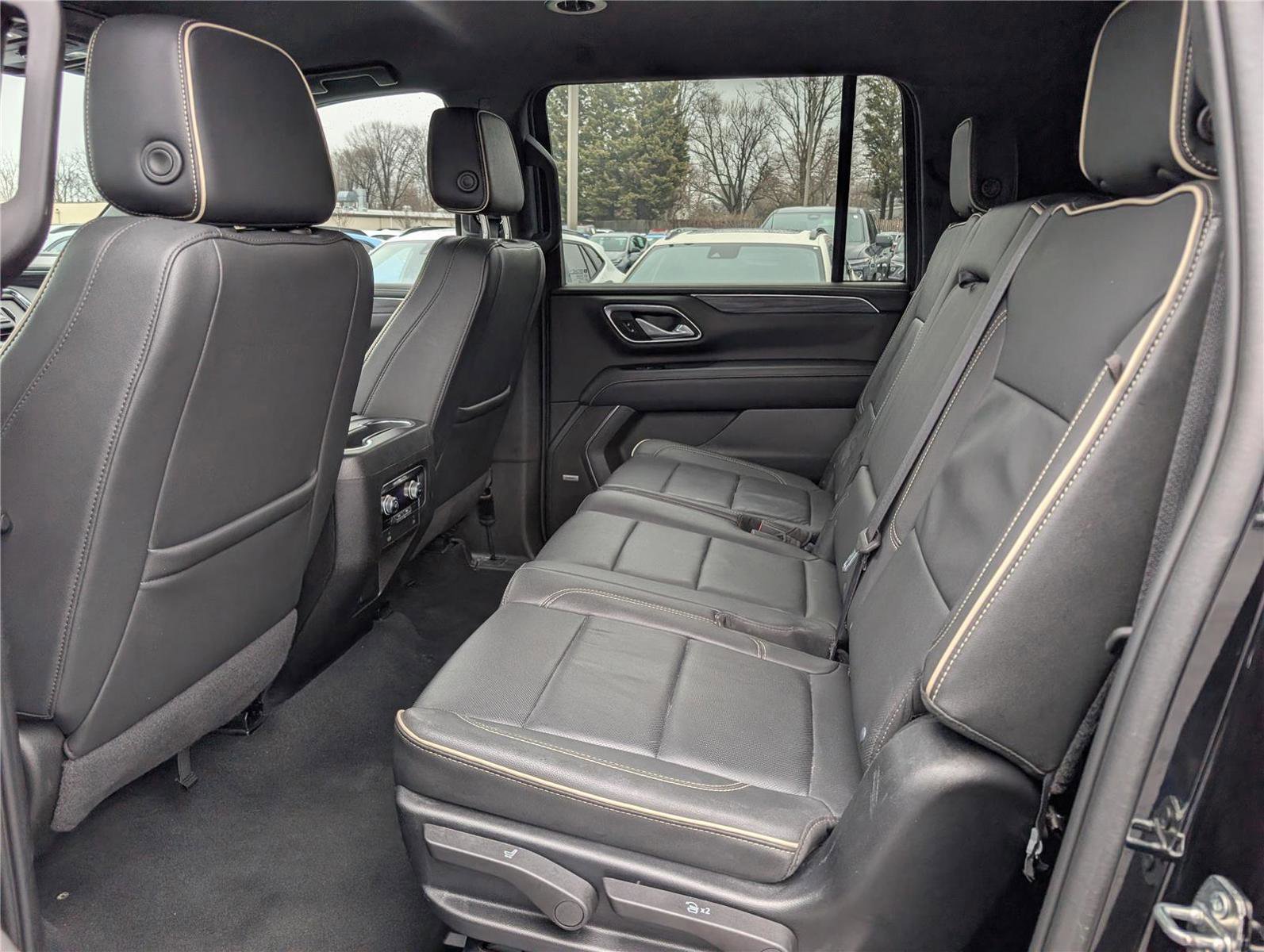 Used 2024 GMC Yukon XL SLT image 18