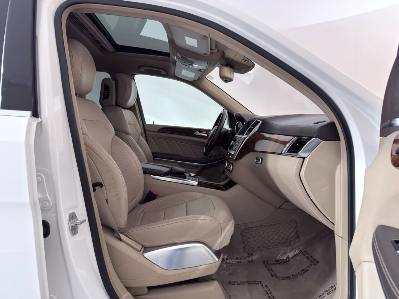 Used 2014 Mercedes-Benz GL 550 4MATIC image 27