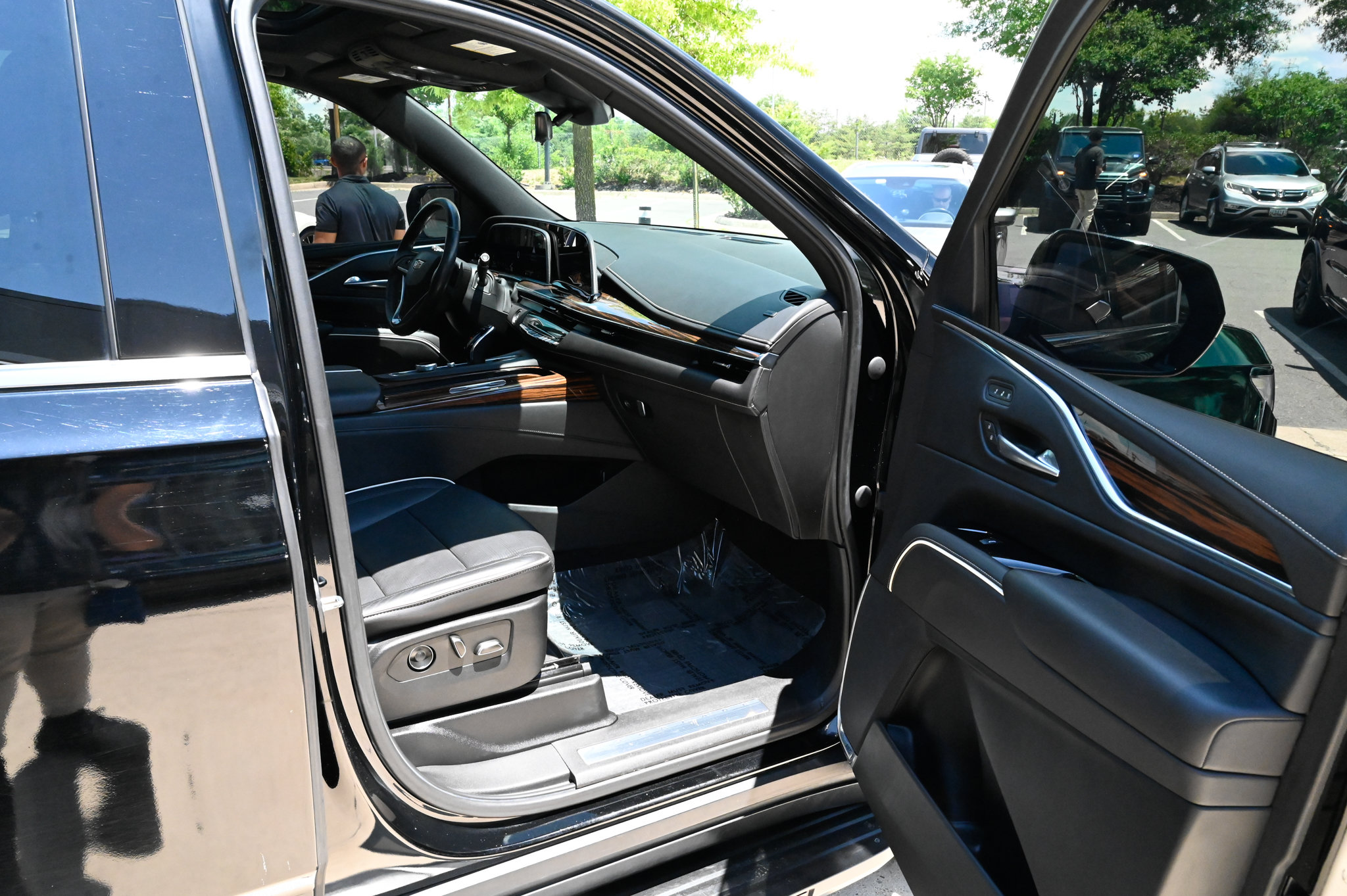 Used 2021 Cadillac Escalade ESV Premium Luxury AWD/4WD image 50