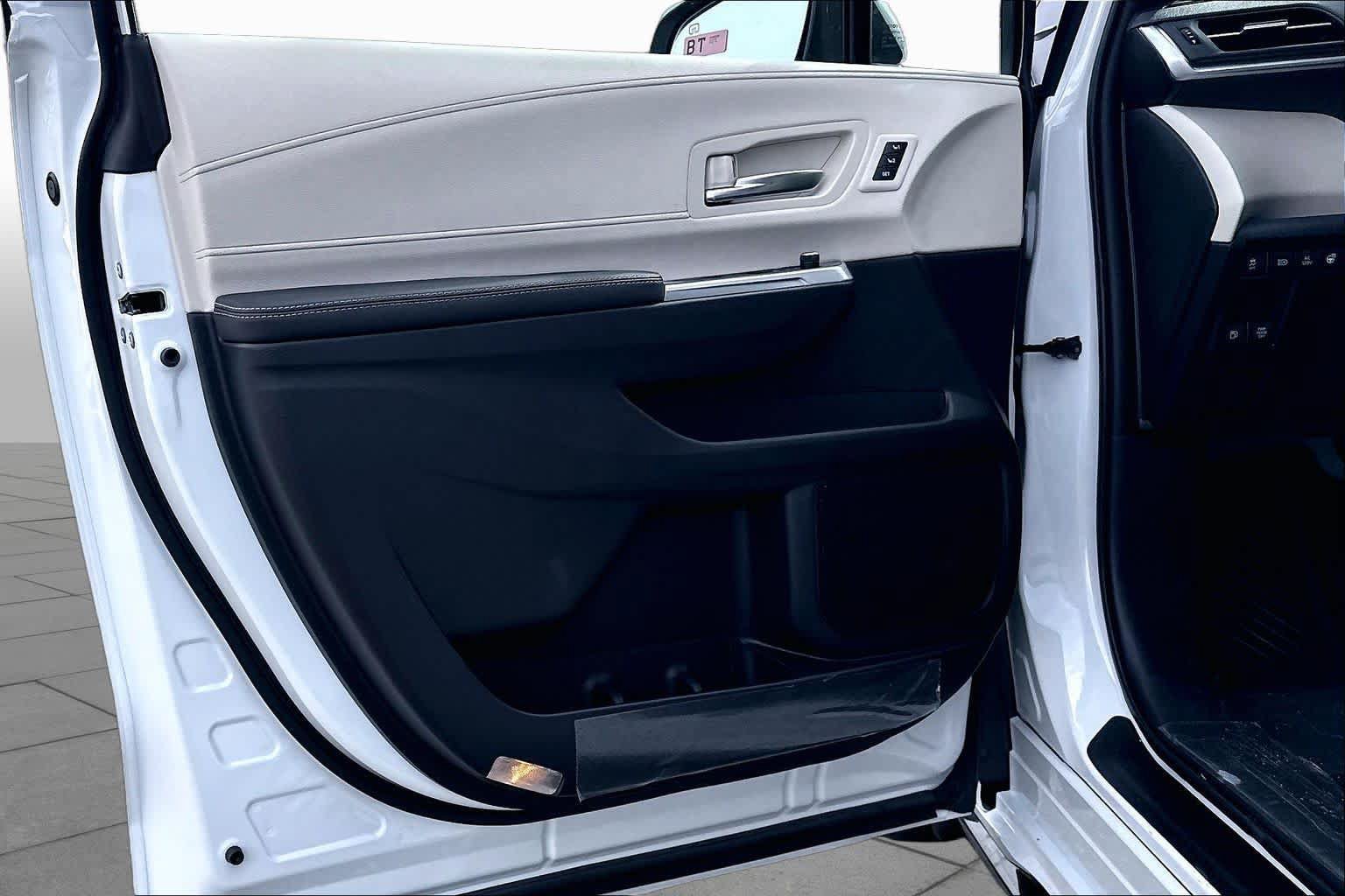 New 2026 Toyota Sienna Platinum AWD/4WD image 10