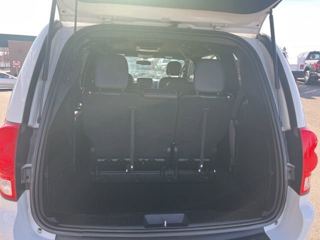 Used 2014 Dodge Grand Caravan SXT image 41