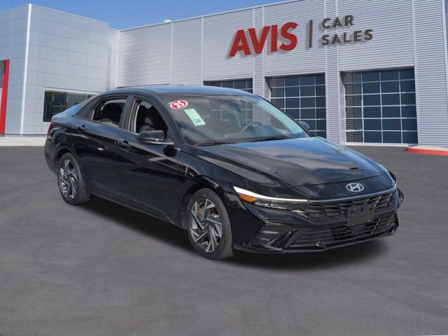 Used 2025 Hyundai Elantra SEL FWD image 3