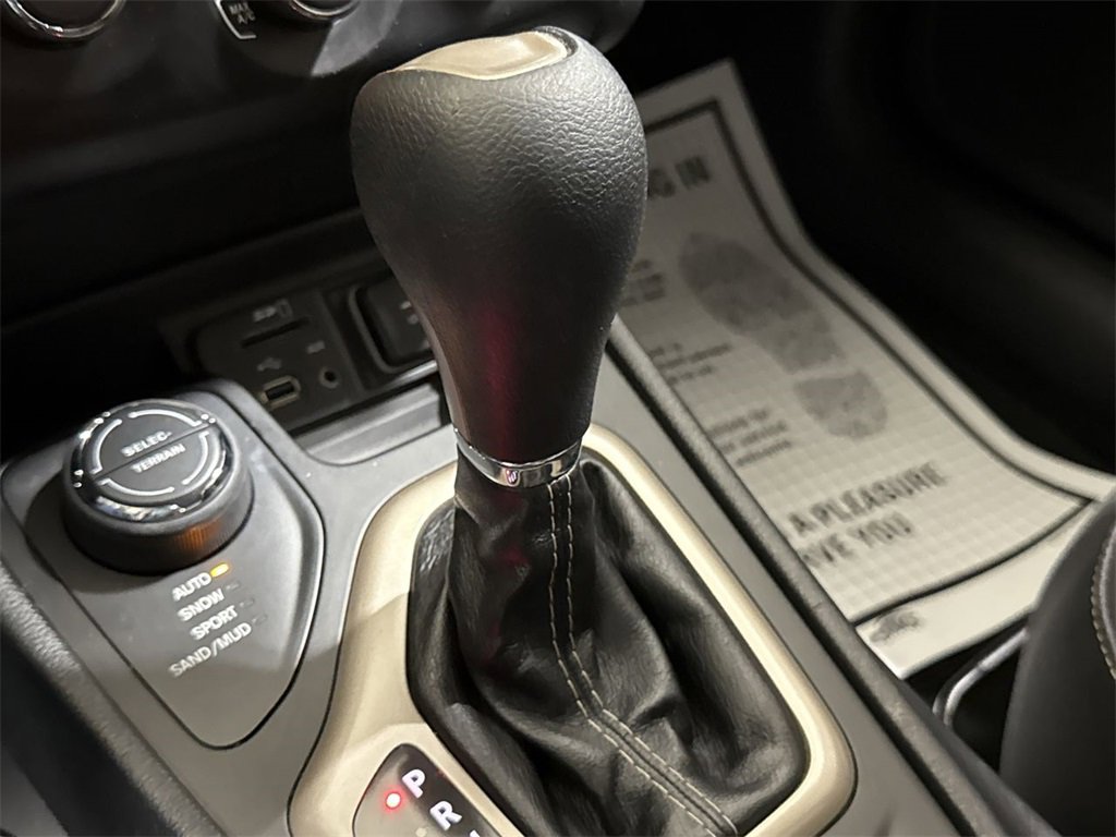 Used 2014 Jeep Cherokee Sport image 15