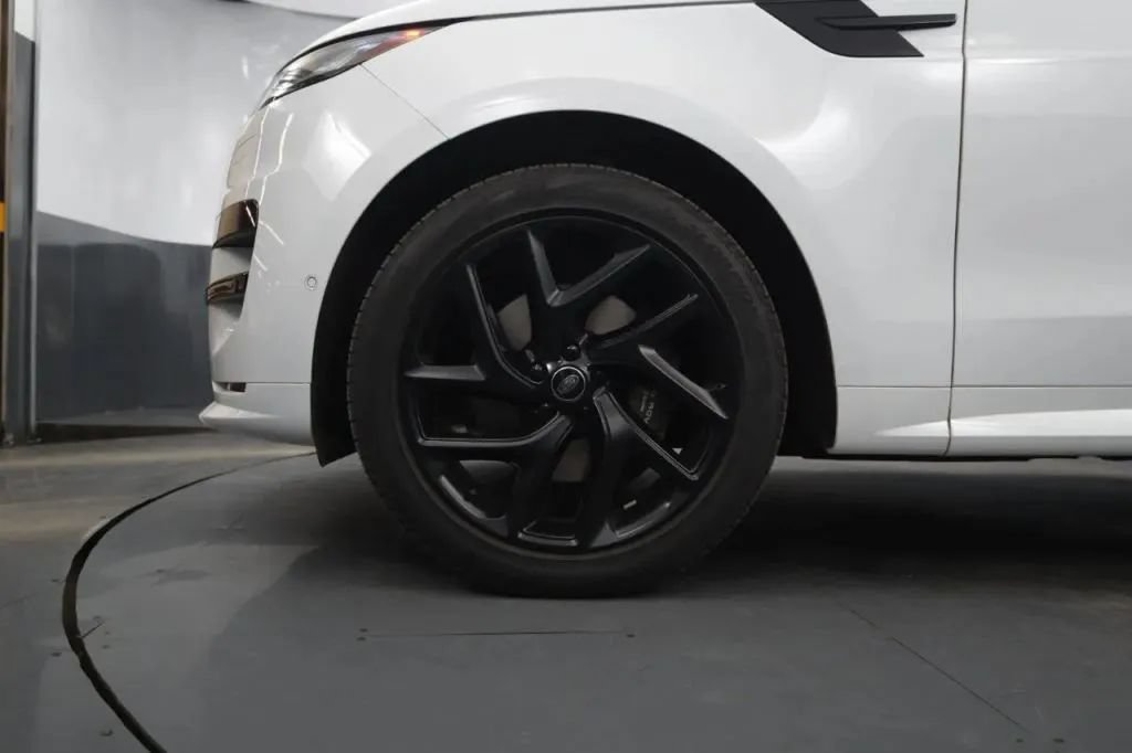 Used 2023 Land Rover Range Rover Sport SE Dynamic AWD/4WD image 12