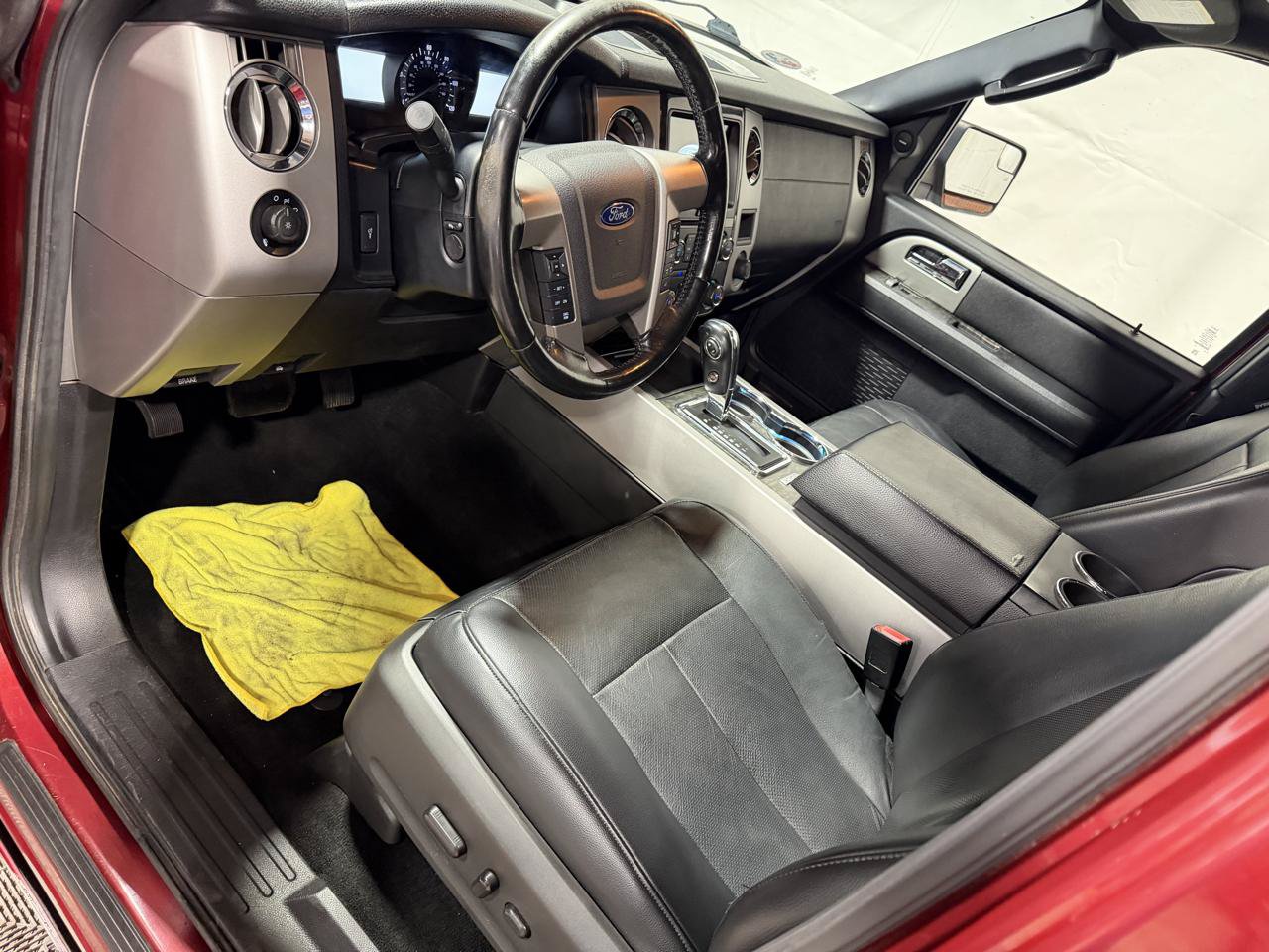 Used 2017 Ford Expedition Limited w/ Equipment Group 301A AWD/4WD image 24