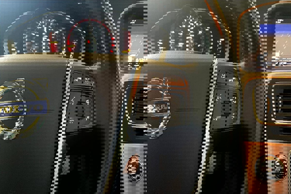 Used 2018 Volvo S60 T5 Inscription image 19