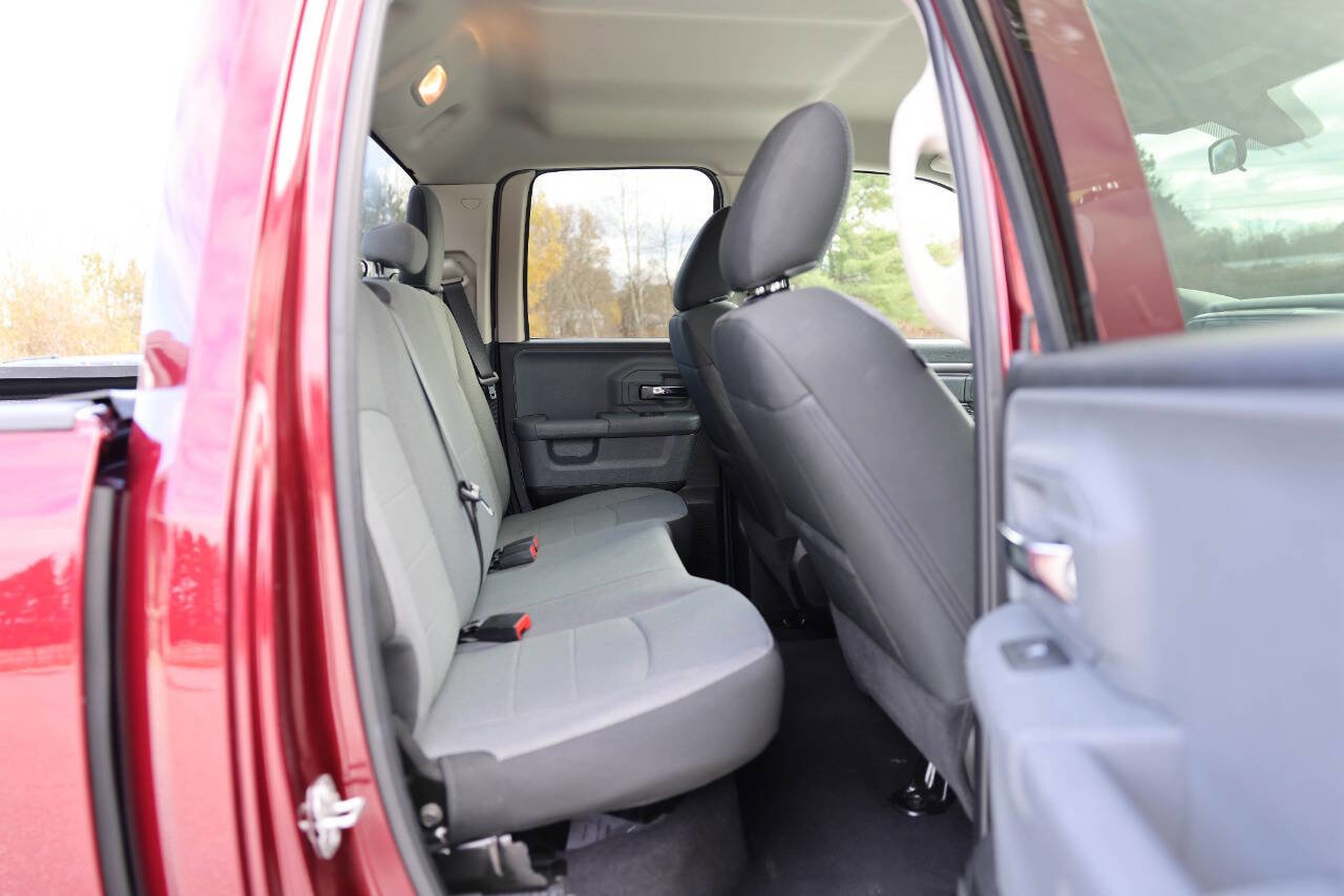 Used 2024 RAM 1500 Classic SLT AWD/4WD image 12