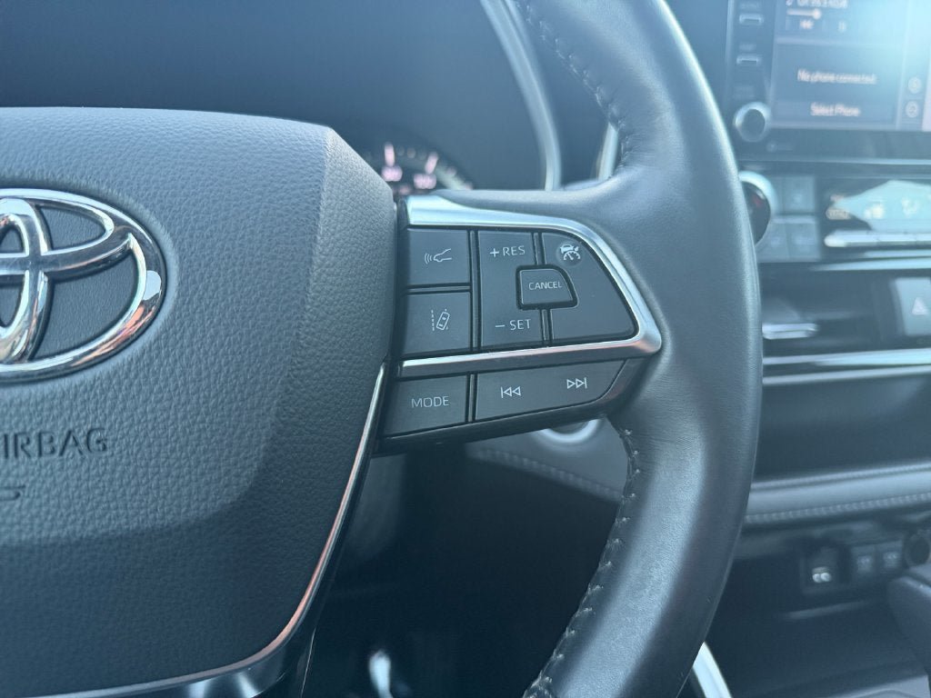 Used 2021 Toyota Highlander XLE AWD/4WD image 17