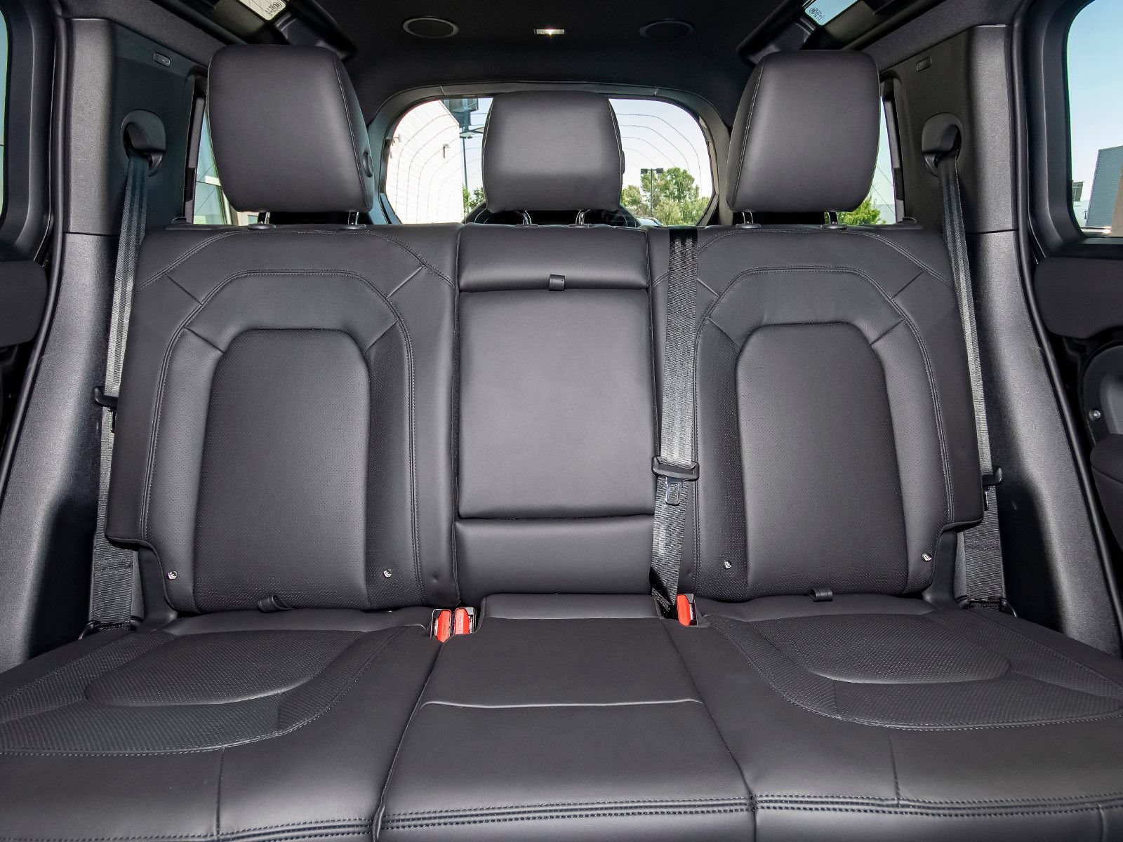 New 2026 Land Rover Defender 110 X-Dynamic SE AWD/4WD image 47