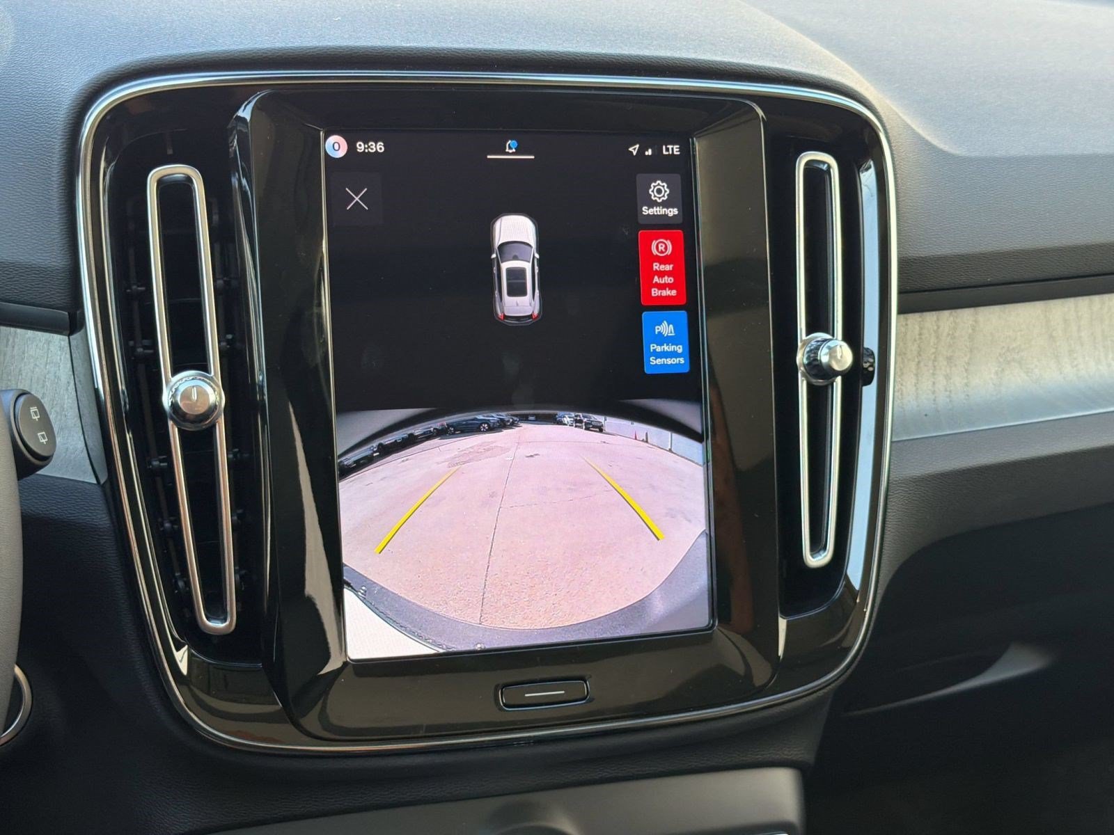 New 2026 Volvo XC40 B4 Core w/ Climate Package FWD image 21