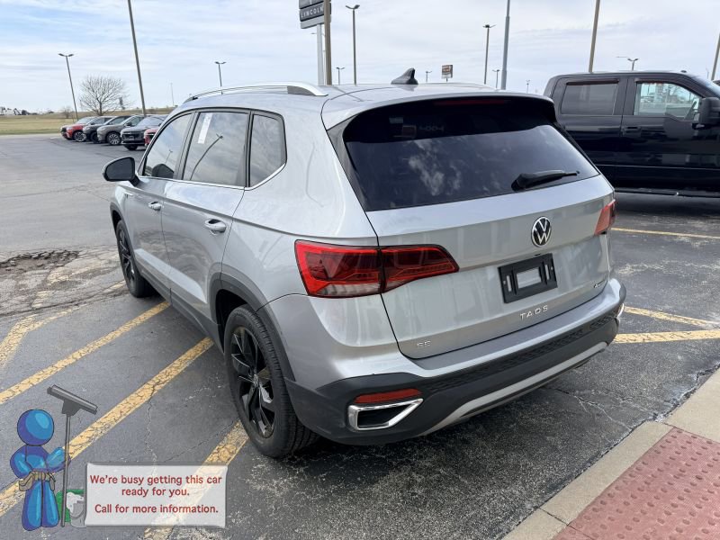Used 2022 Volkswagen Taos SE w/ Panoramic Sunroof Package AWD/4WD image 3