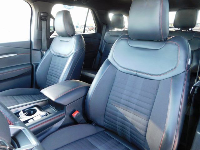 Used 2025 Ford Explorer ST-Line w/ ST-Line Street Pack image 15