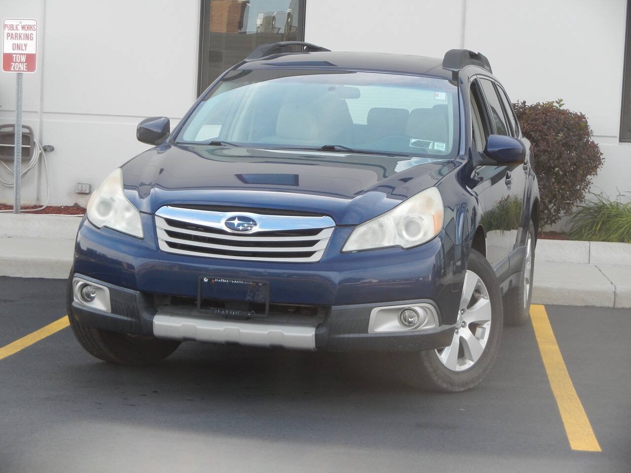 Used 2011 Subaru Outback 2.5i Premium w/ All-Weather Pkg AWD/4WD image 4