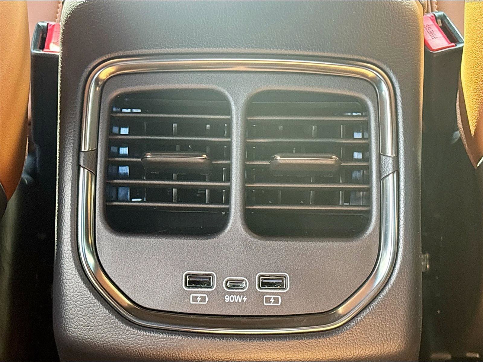 New 2025 VinFast VF 8 Plus image 26