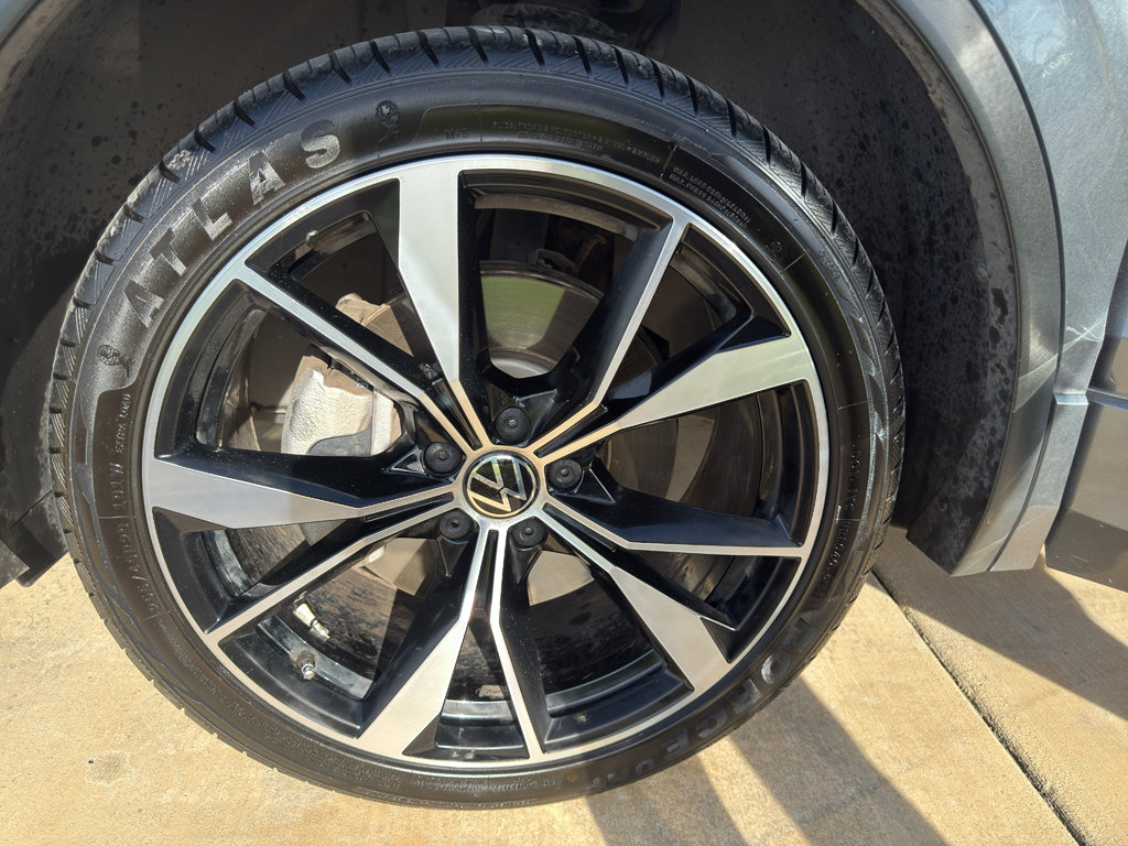 Used 2022 Volkswagen Tiguan SEL R-Line image 19