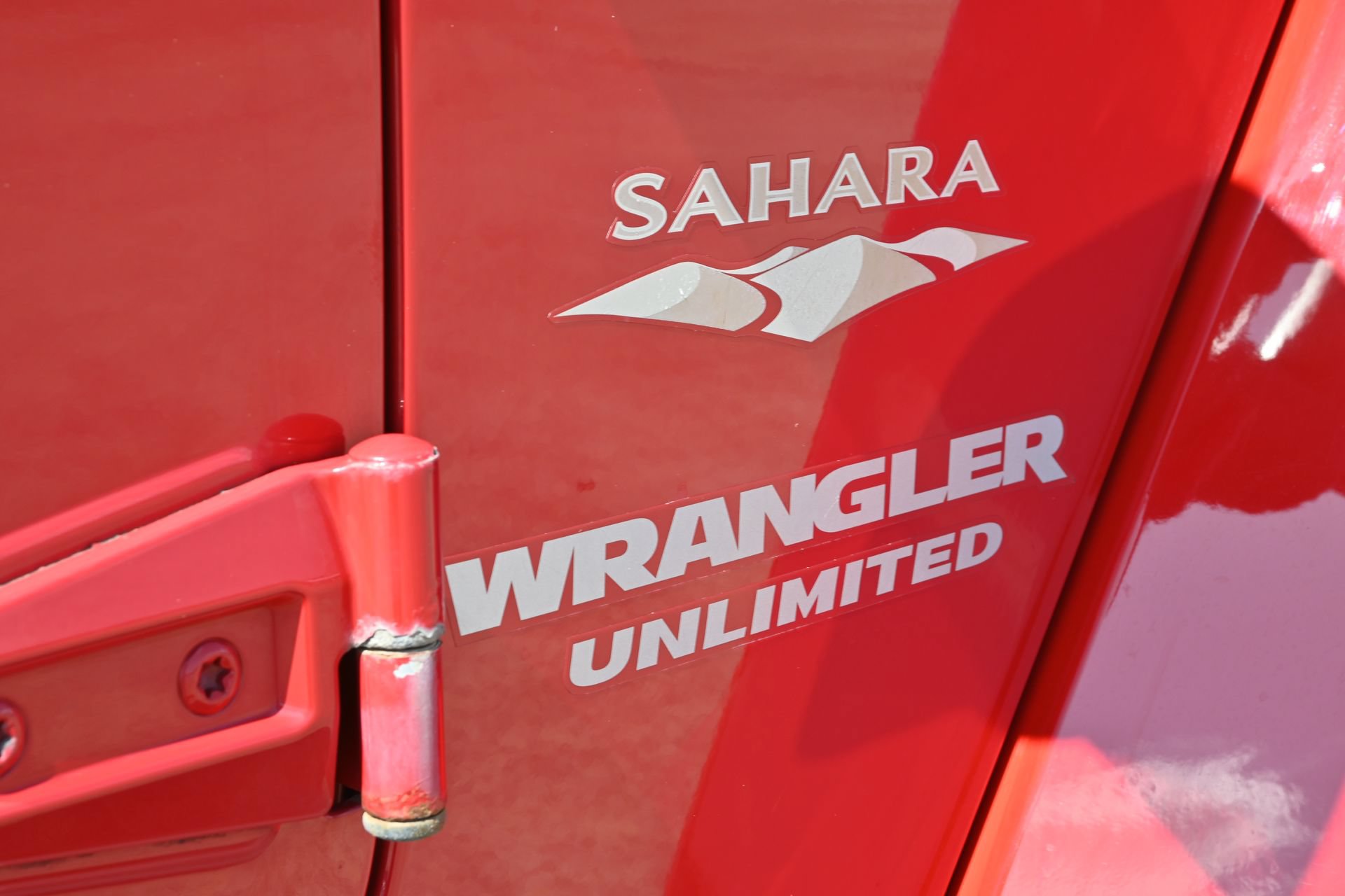 Used 2012 Jeep Wrangler Unlimited Sahara w/ Dual Top Group AWD/4WD image 19
