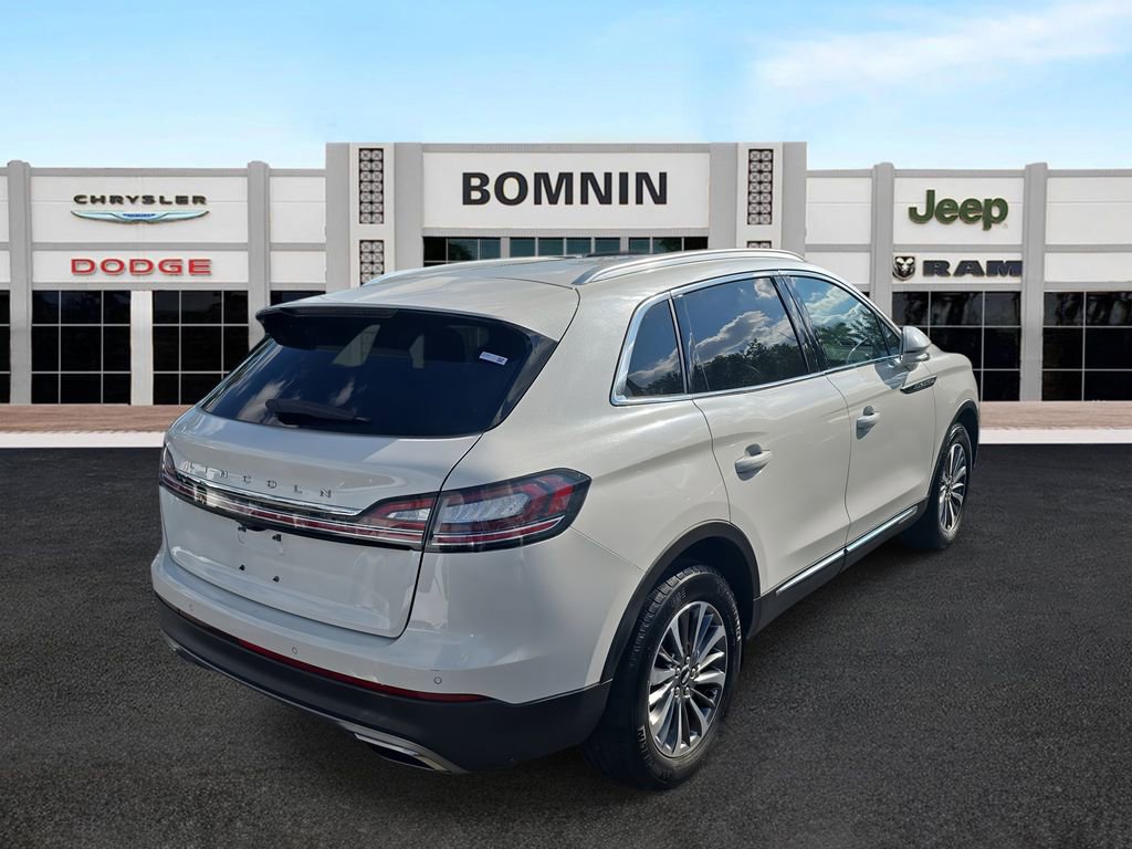 Used 2023 Lincoln Nautilus Standard w/ Premium Package image 3
