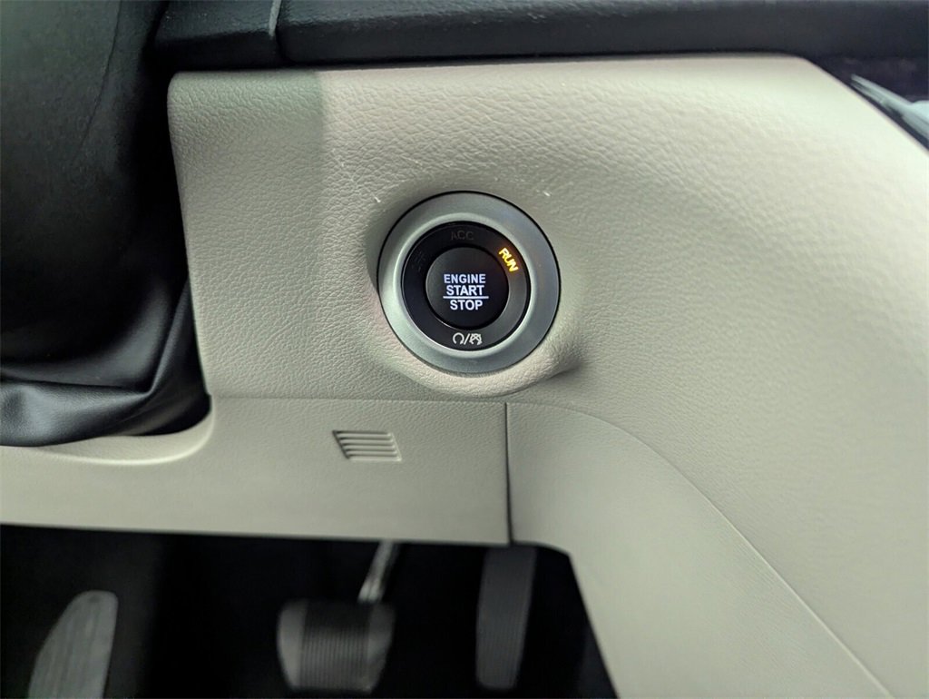 Used 2023 Chrysler Voyager LX image 27