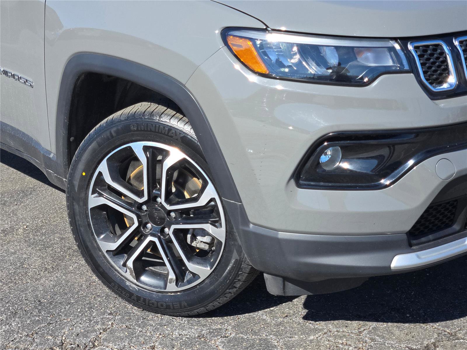 Certified 2024 Jeep Compass Limited AWD/4WD image 4