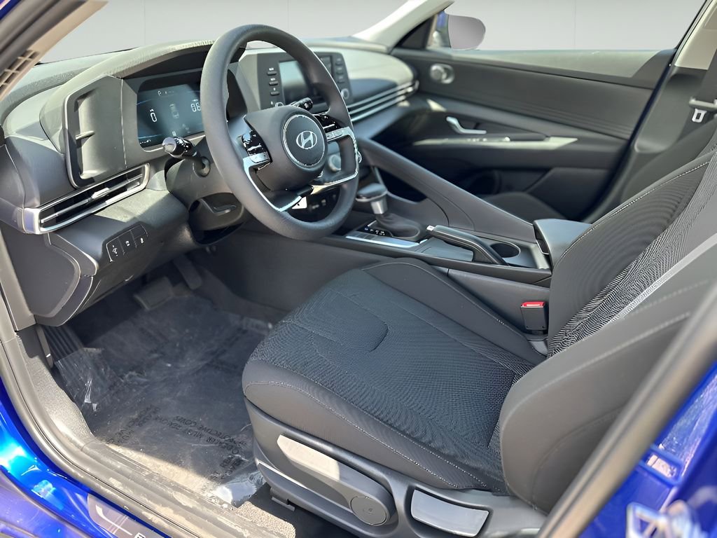 Used 2025 Hyundai Elantra SE w/ Cargo Package image 26