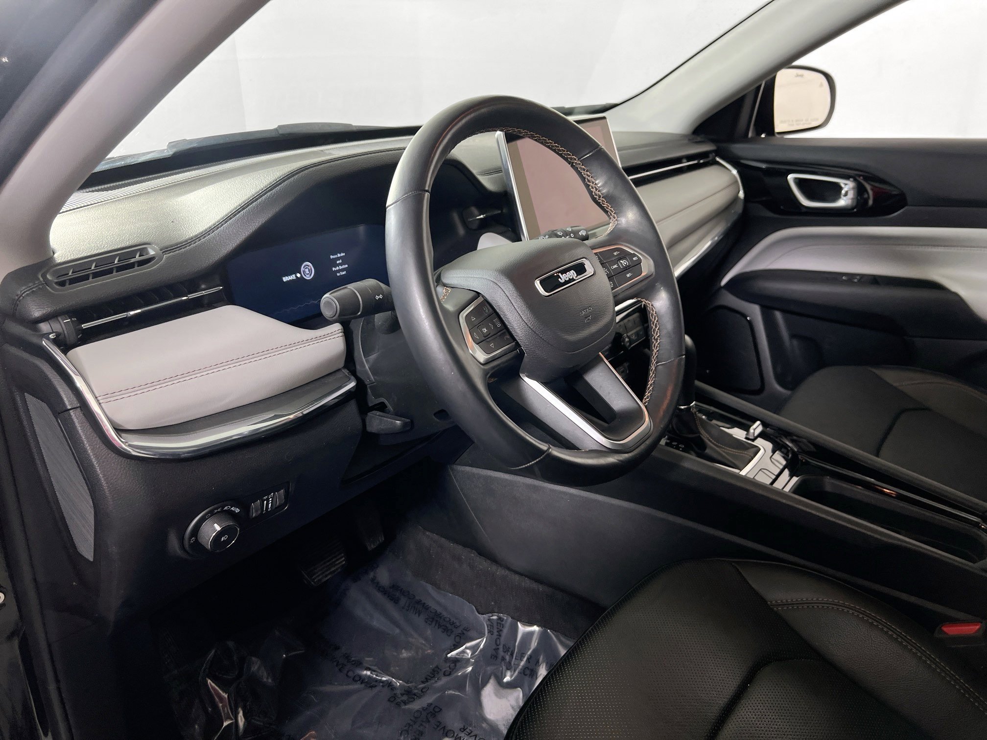 Used 2022 Jeep Compass Limited w/ Elite Group image 9