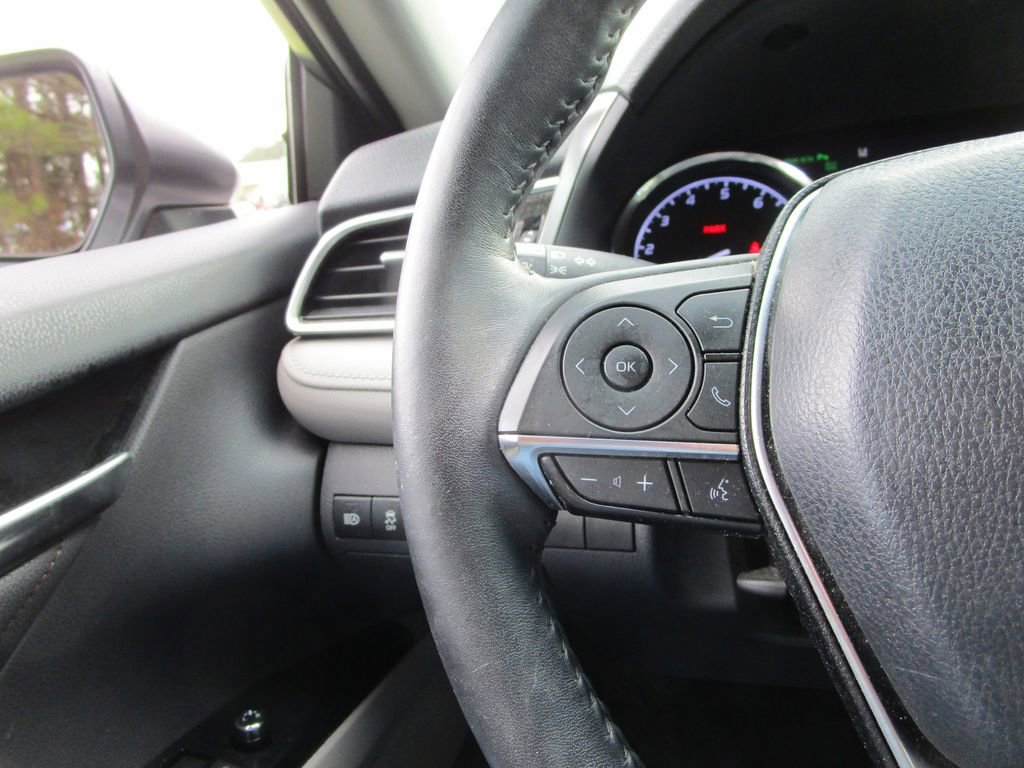 Used 2018 Toyota Camry XLE image 30