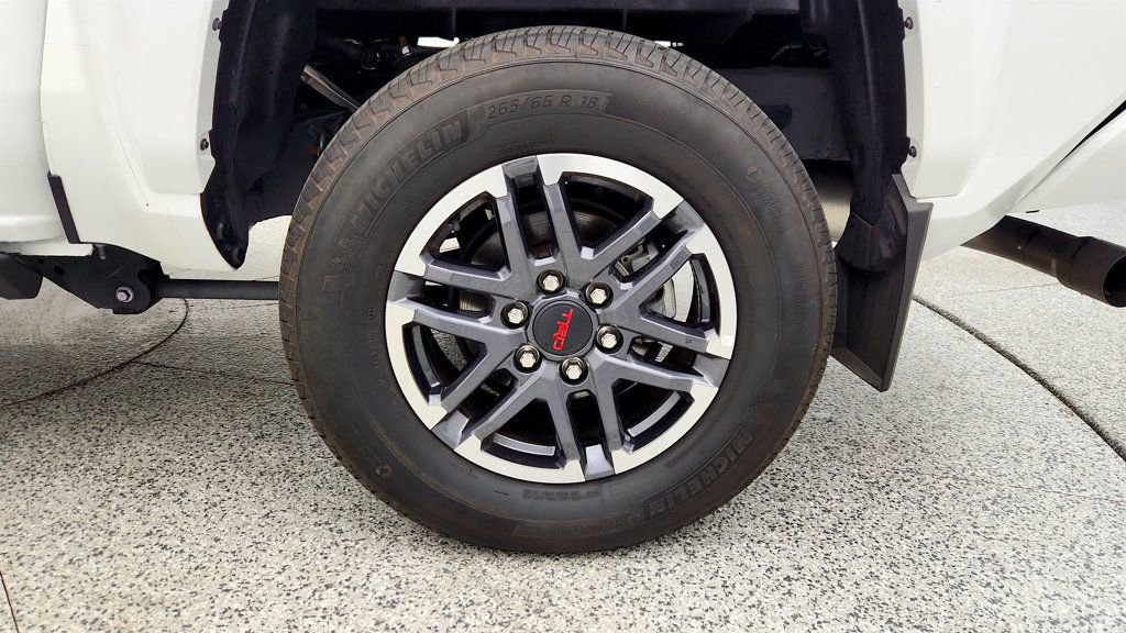 Used 2024 Toyota Tacoma TRD Sport AWD/4WD image 9
