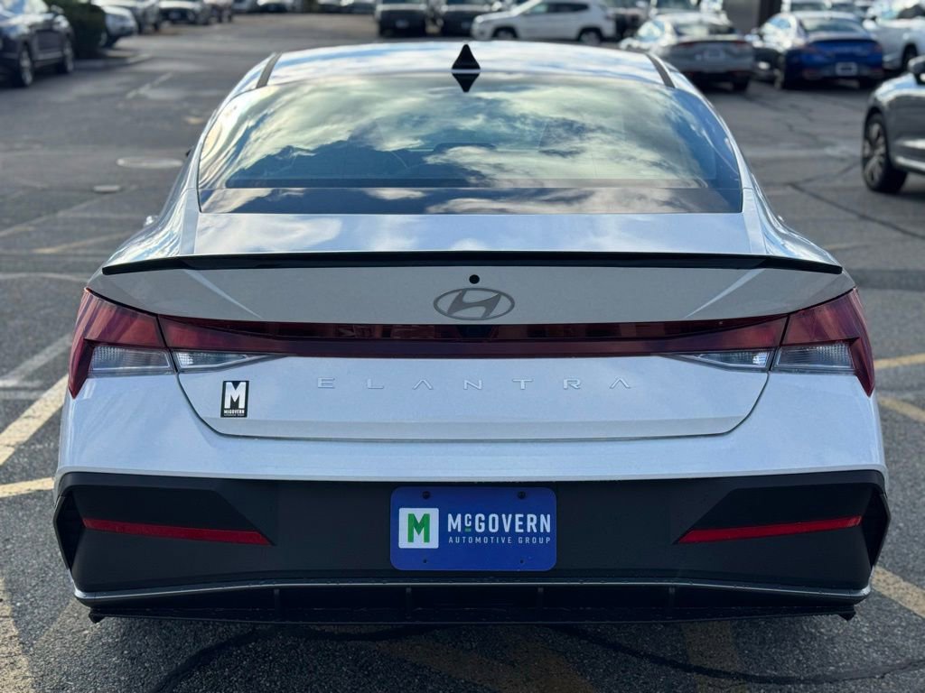 New 2025 Hyundai Elantra Sport image 4