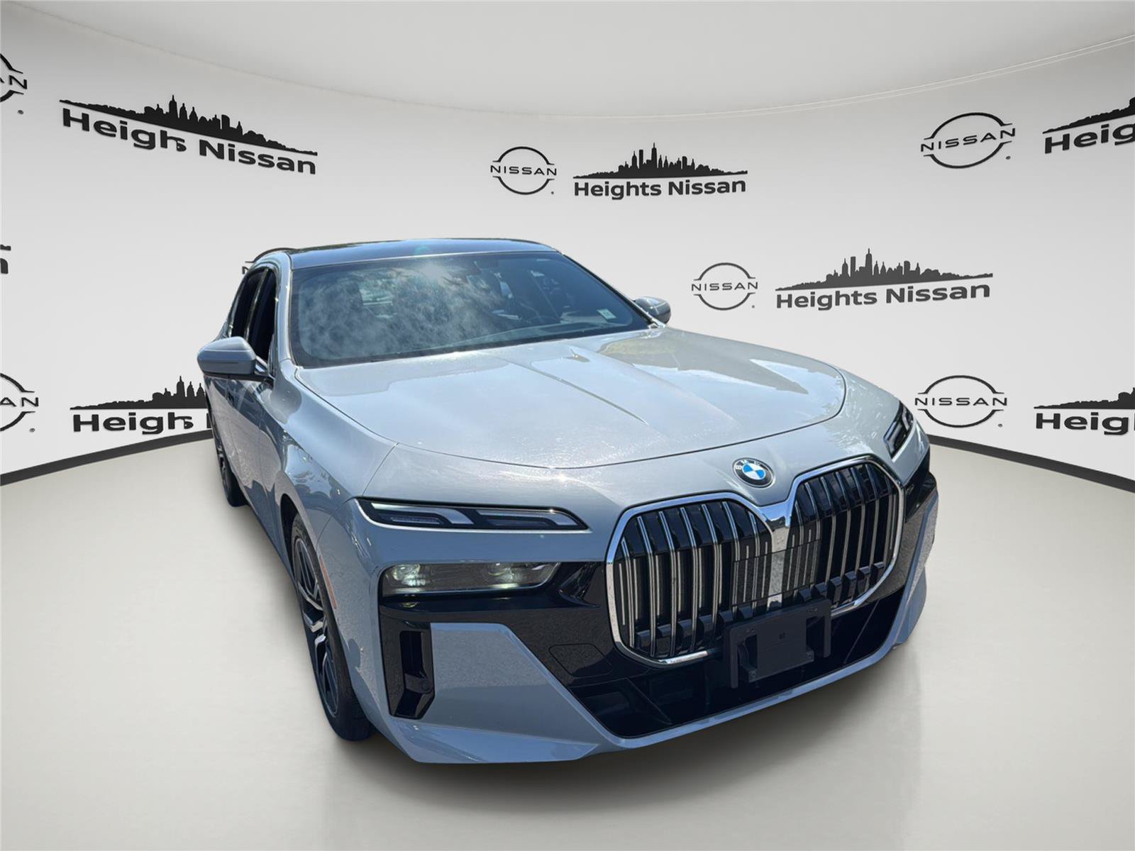 Used 2025 BMW 740i xDrive AWD/4WD image 10