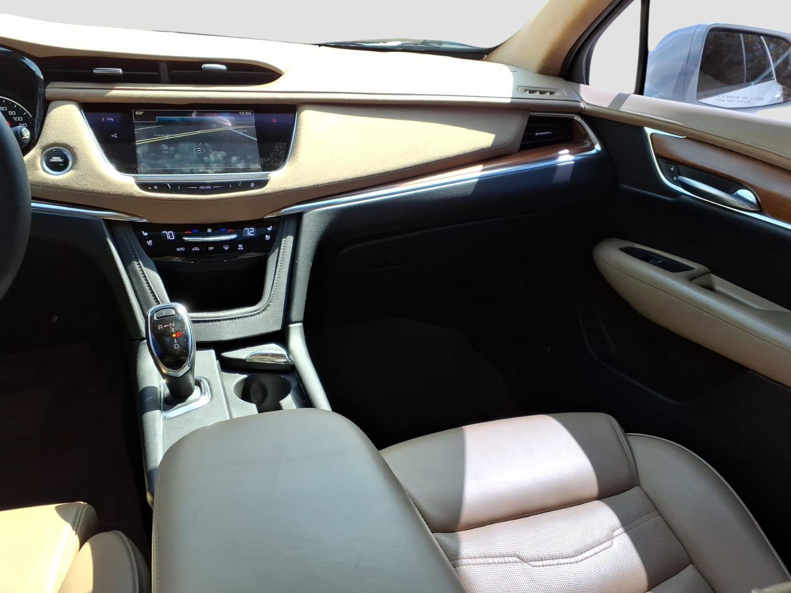 Used 2017 Cadillac XT5 Platinum w/ Driver Assist Package image 15