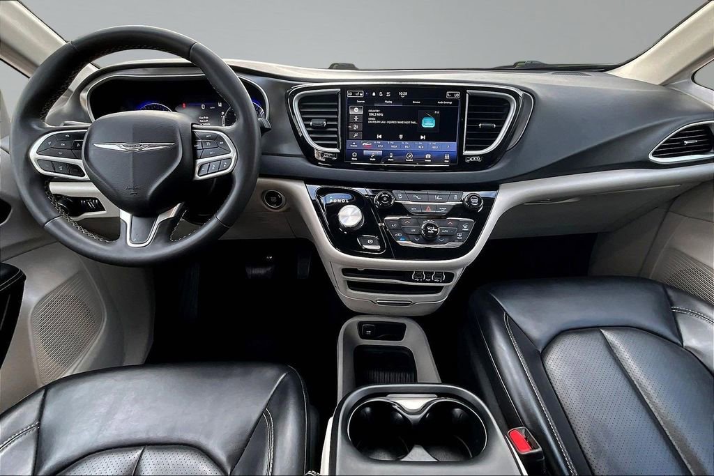 Used 2023 Chrysler Pacifica Touring-L FWD image 8