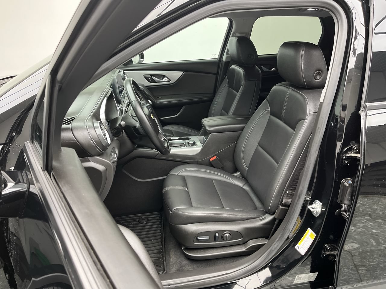 Certified 2024 Chevrolet Blazer LT w/ Midnight/Sport Edition AWD/4WD image 9