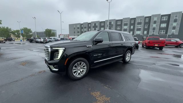 Used 2025 GMC Yukon XL Denali AWD/4WD image 4