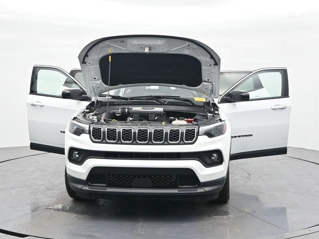 Used 2024 Jeep Compass Latitude image 40