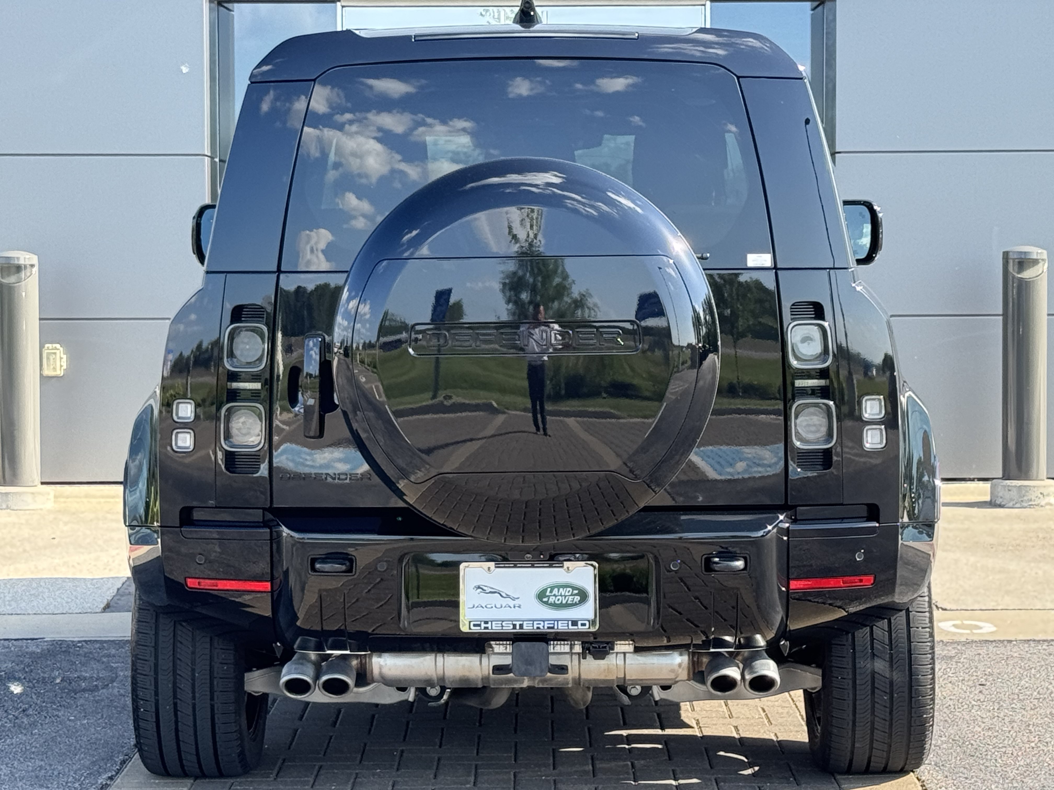 Certified 2024 Land Rover Defender 90 V8 AWD/4WD image 7