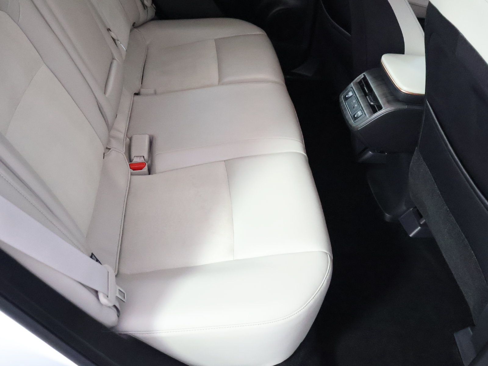 Used 2023 Nissan Ariya AWD image 38