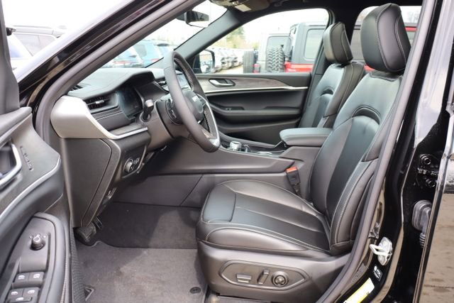 New 2026 Jeep Grand Cherokee L Limited w/ Limited Altitude Package AWD/4WD image 10