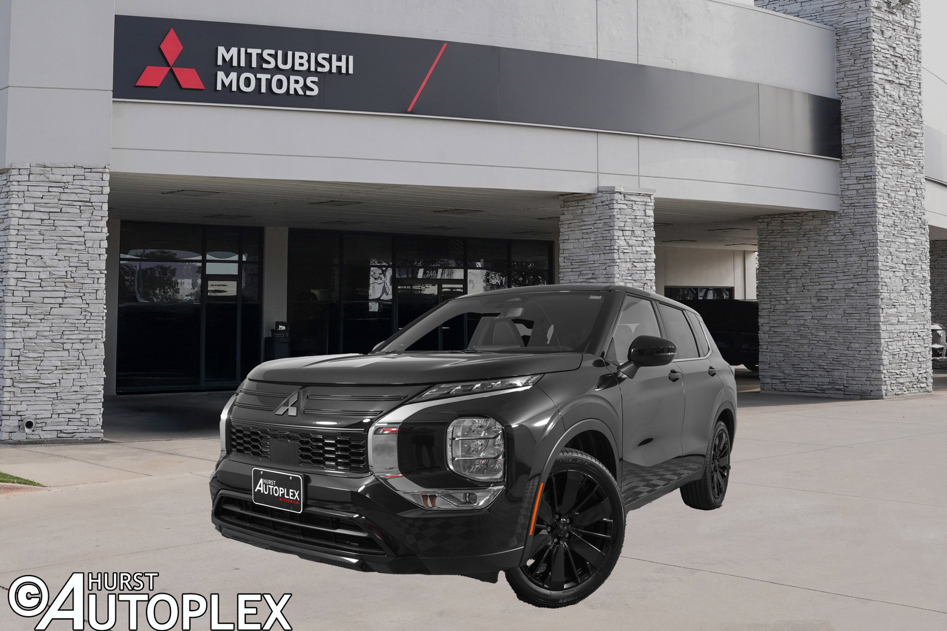 New 2026 Mitsubishi Outlander LE FWD image 1