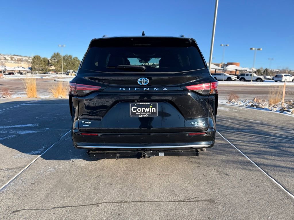 Used 2022 Toyota Sienna Platinum image 8