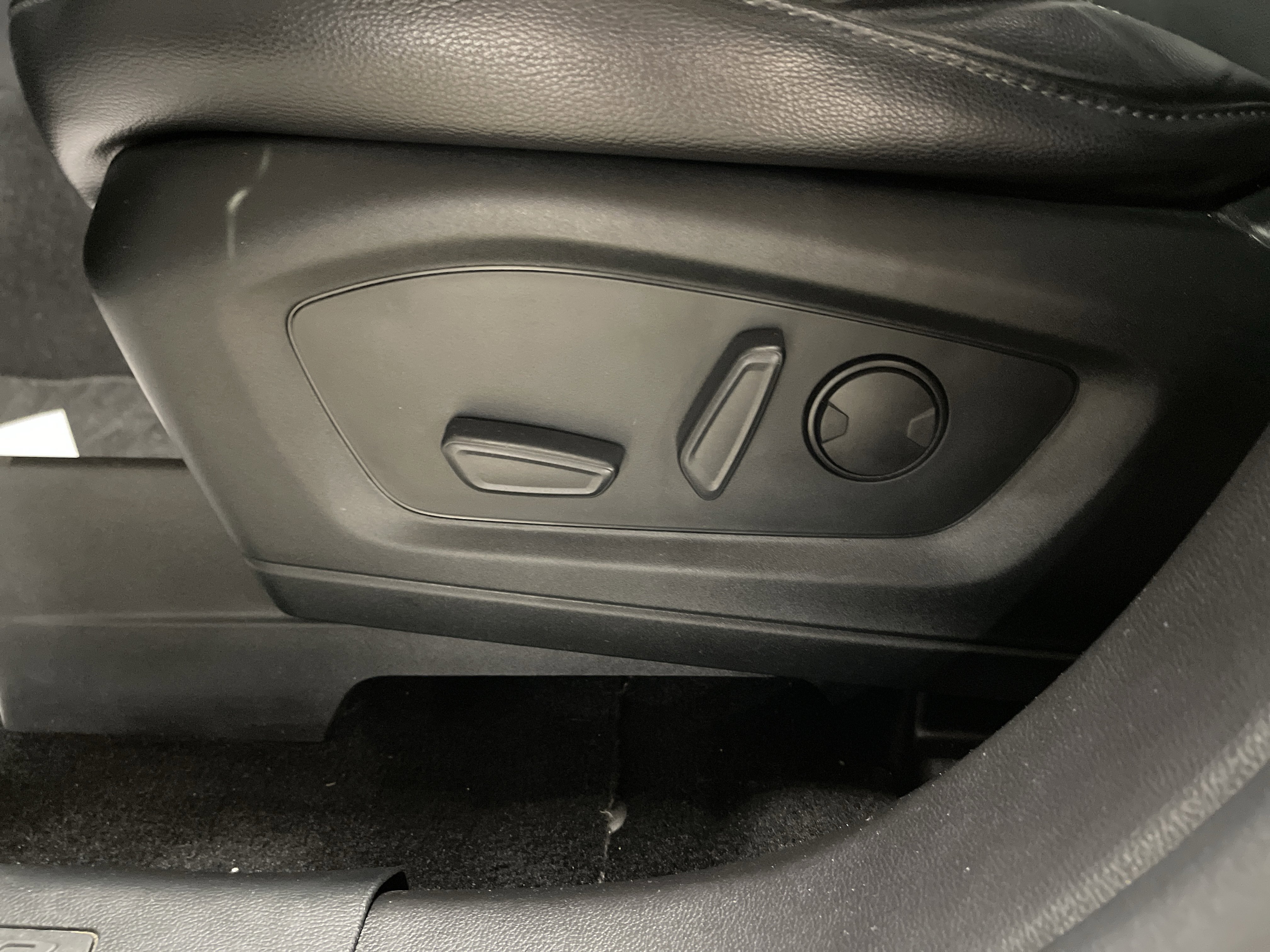 Used 2020 Ford Explorer XLT w/ Equipment Group 202A image 12