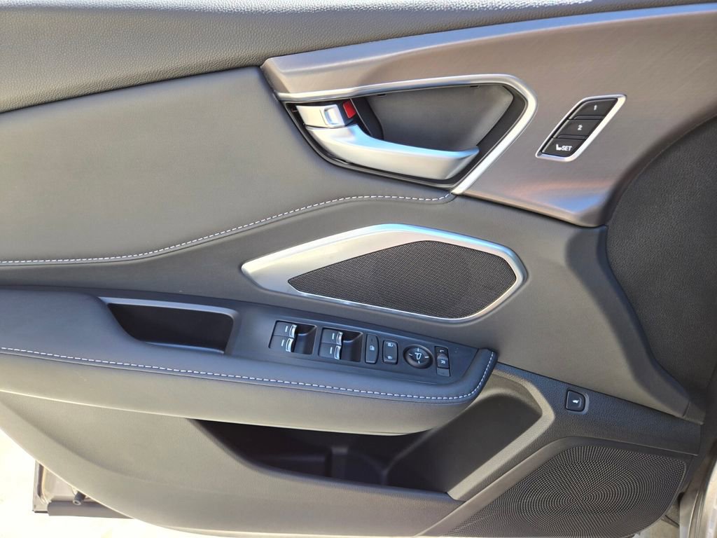 Used 2025 Acura RDX SH-AWD image 22
