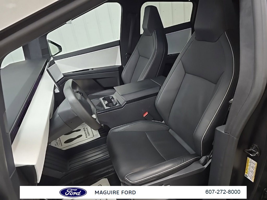 Used 2024 Tesla Cybertruck AWD Crew Cab image 31