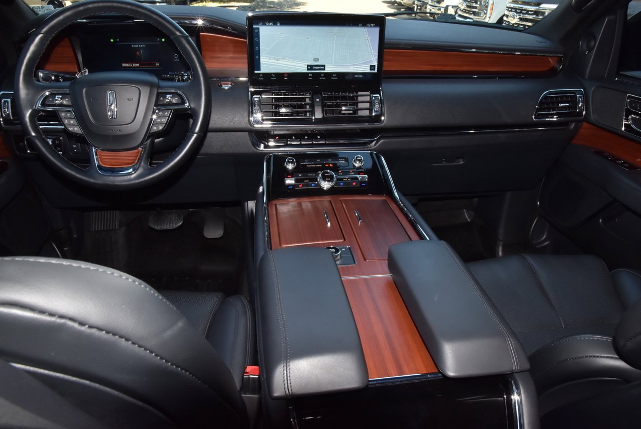 Used 2023 Lincoln Navigator 2WD image 17