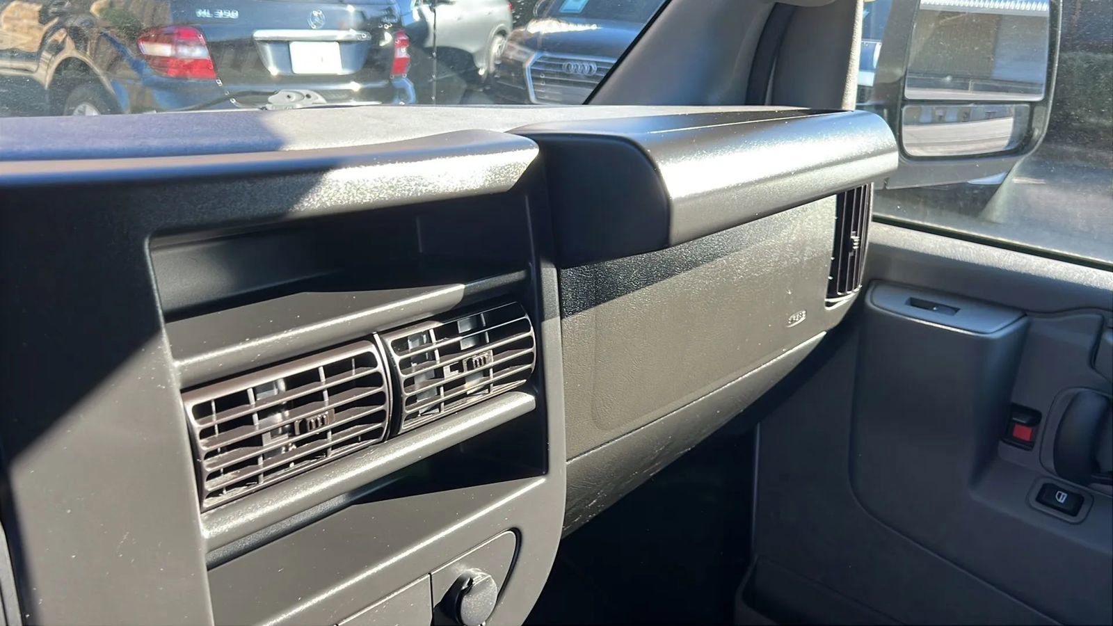 Used 2023 GMC Savana 2500 Extended image 12