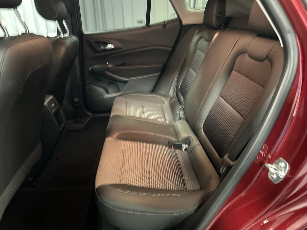 Used 2025 Chevrolet Trax LT w/ LT Convenience Package FWD image 21