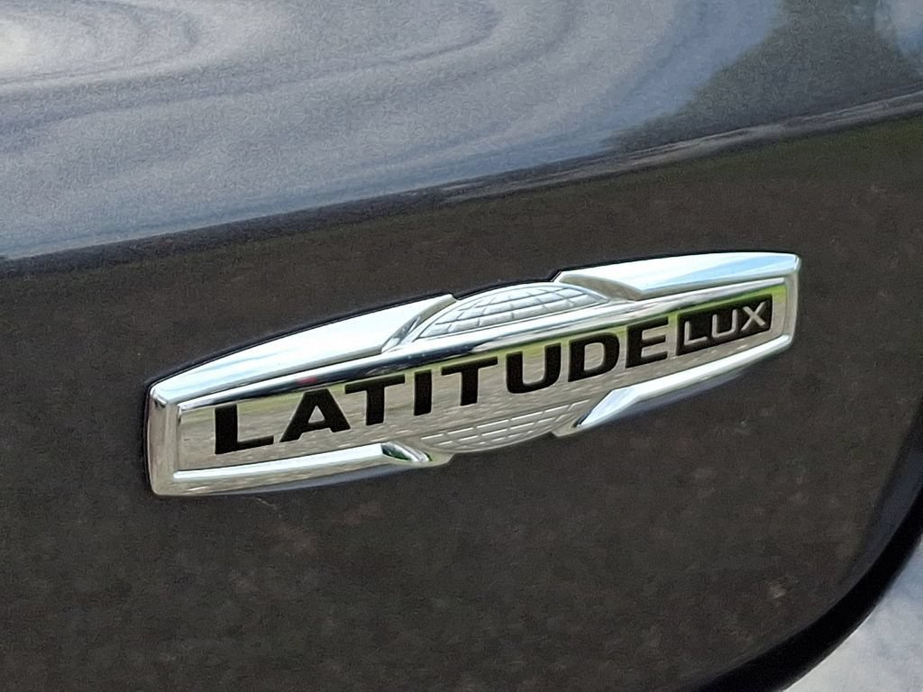 Used 2022 Jeep Compass Latitude w/ Sun and Sound Group AWD/4WD image 30