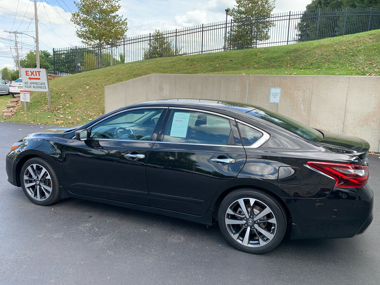 Used 2017 Nissan Altima 2.5 SR image 3