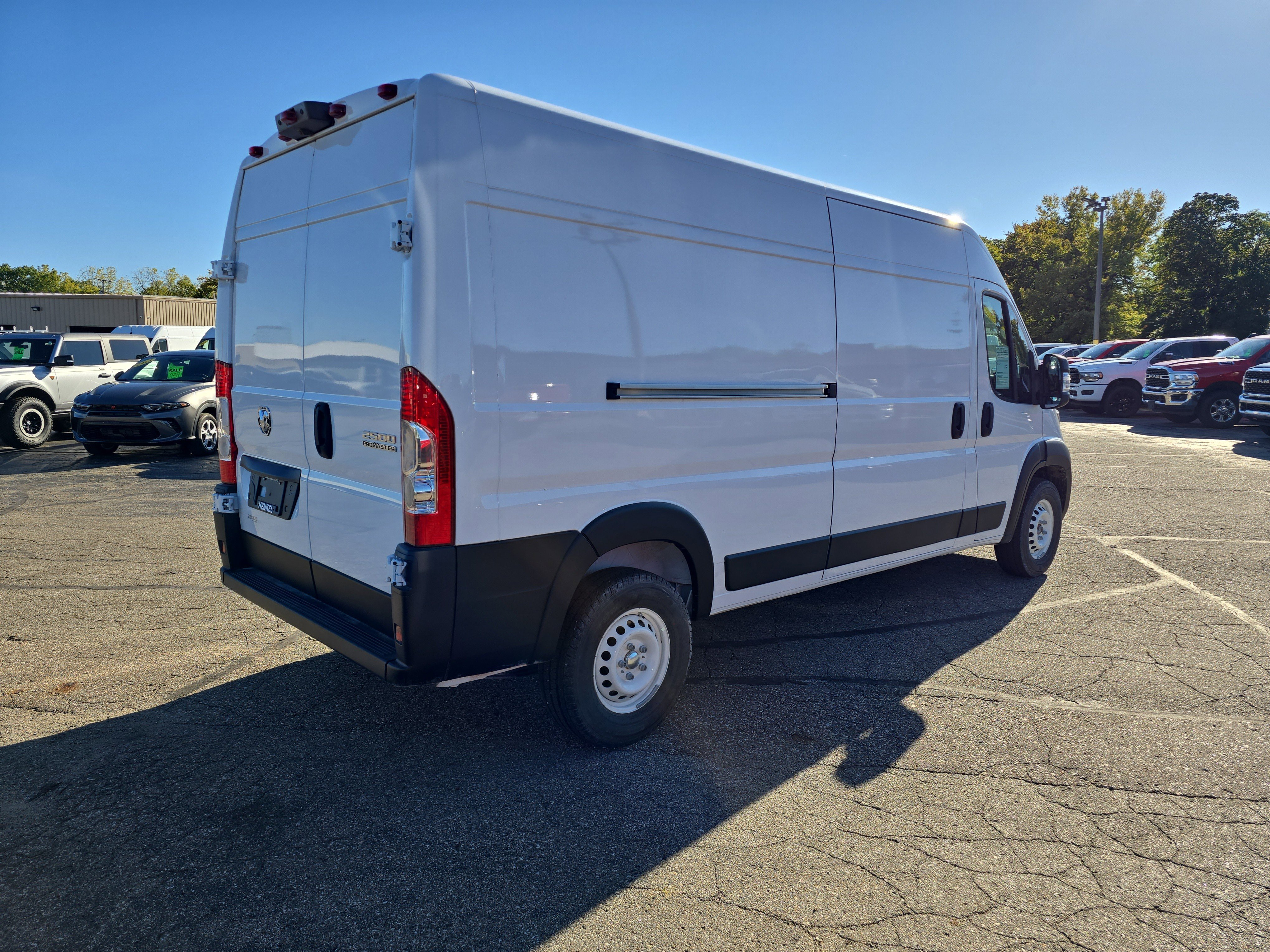 Used 2025 RAM ProMaster 2500 w/ Storage Group image 4