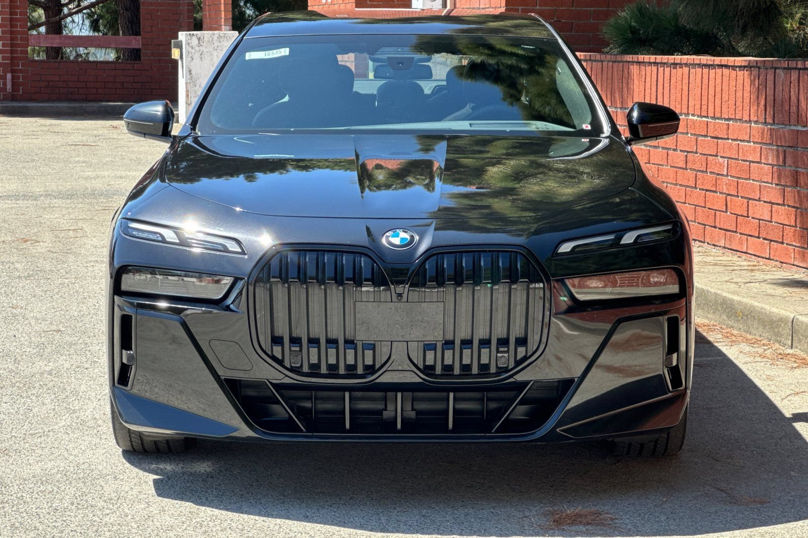 Used 2023 BMW 760i xDrive w/ Luxury Rear Seating Package AWD/4WD image 9